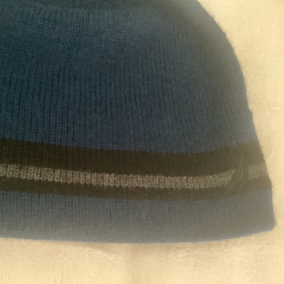 Nautica Men’s Blue/Black/Gray Striped Beanie PRE-OWNED - Picture 3 of 5